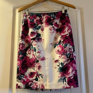 White House Black Market Rose Pattern Pencil Skirt.  Size 2.